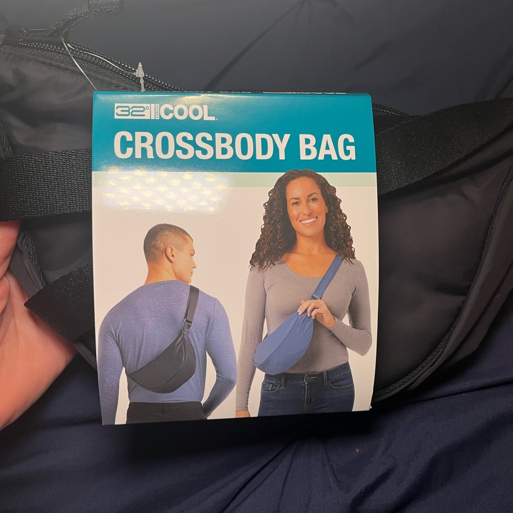 32 Degrees Cool Black Belt Bag